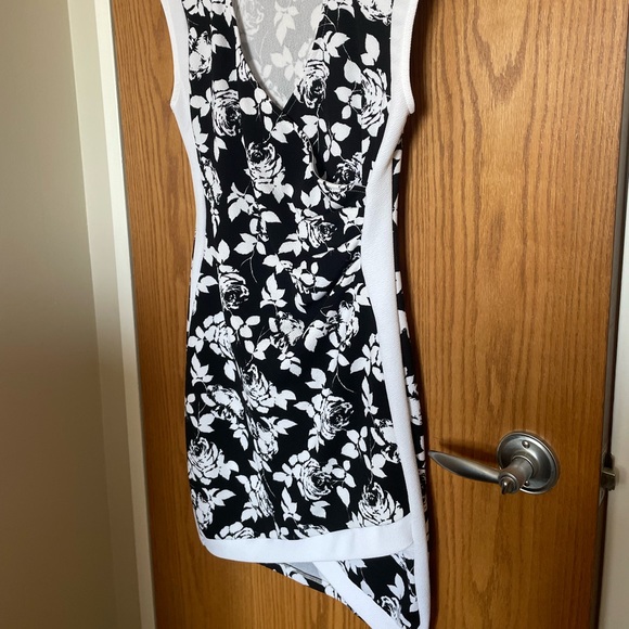 Women’s Eclipse Dress - Picture 2 of 3